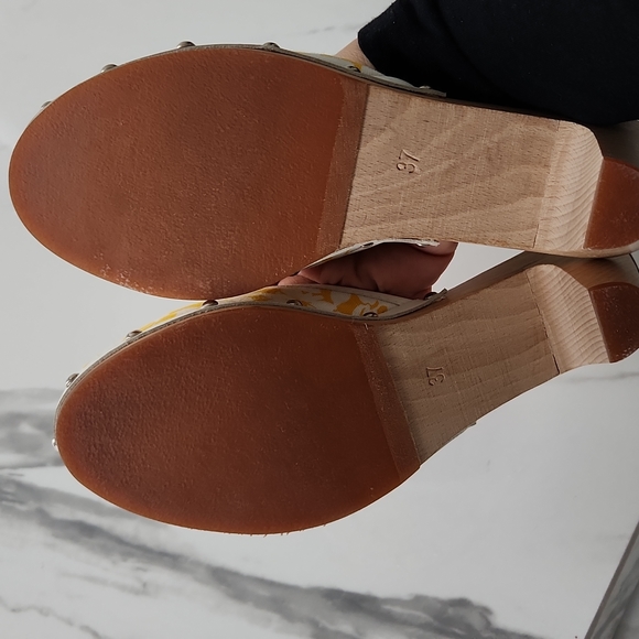 Authentic Burberry clog - Picture 6 of 8